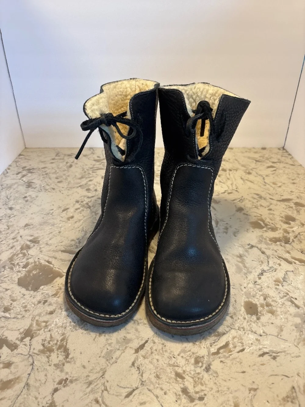 Women’s Duckfeet  Arthus Black Pebbled Leather Sherpa Boots 39